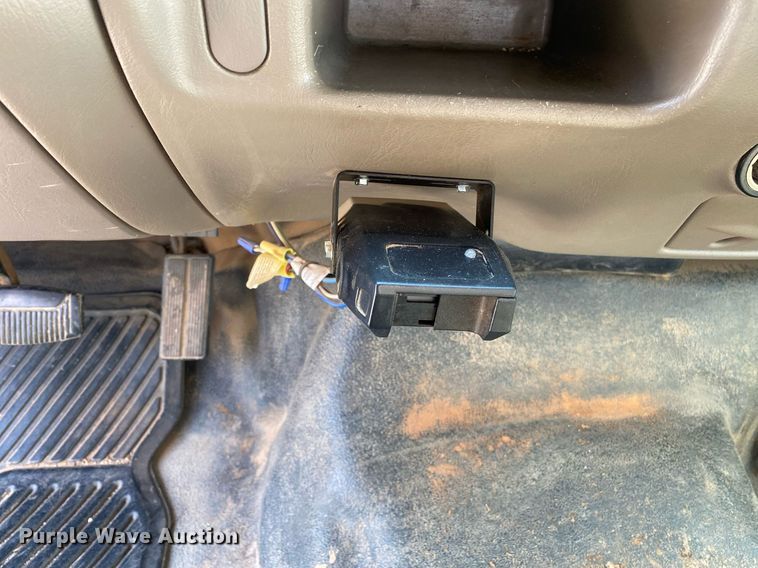 image for item KV9616 2004 Ford F350 Super Duty  Crew Cab pickup truck