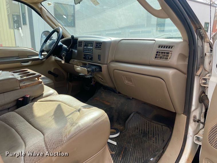 image for item KV9616 2004 Ford F350 Super Duty  Crew Cab pickup truck