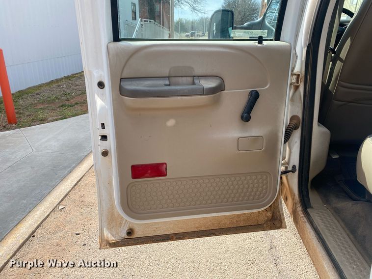 image for item KV9616 2004 Ford F350 Super Duty  Crew Cab pickup truck