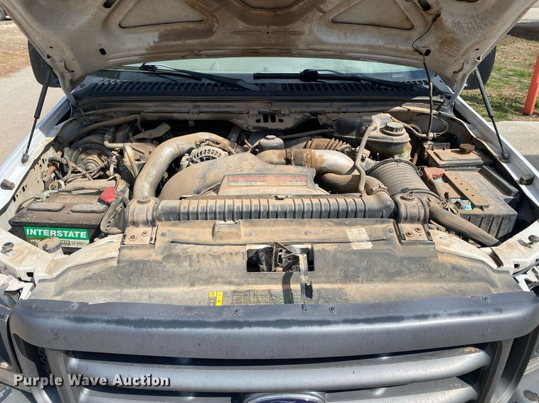 image for item KV9616 2004 Ford F350 Super Duty  Crew Cab pickup truck