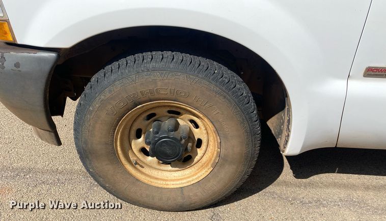 image for item KV9616 2004 Ford F350 Super Duty  Crew Cab pickup truck