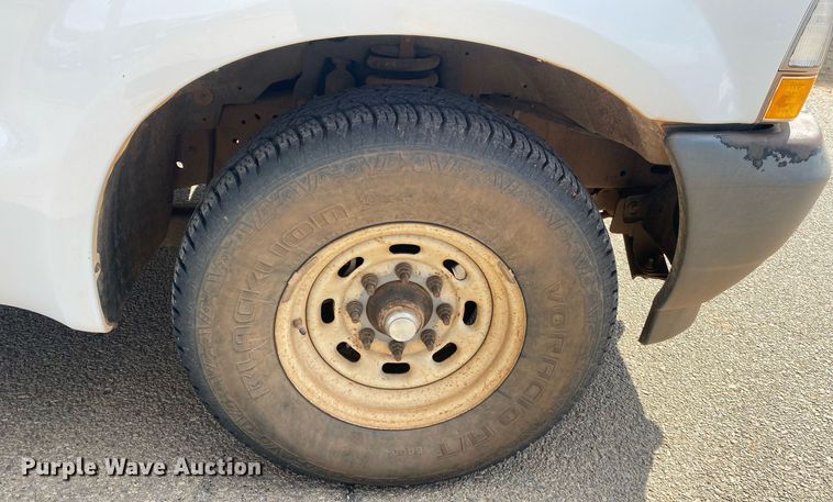 image for item KV9616 2004 Ford F350 Super Duty  Crew Cab pickup truck