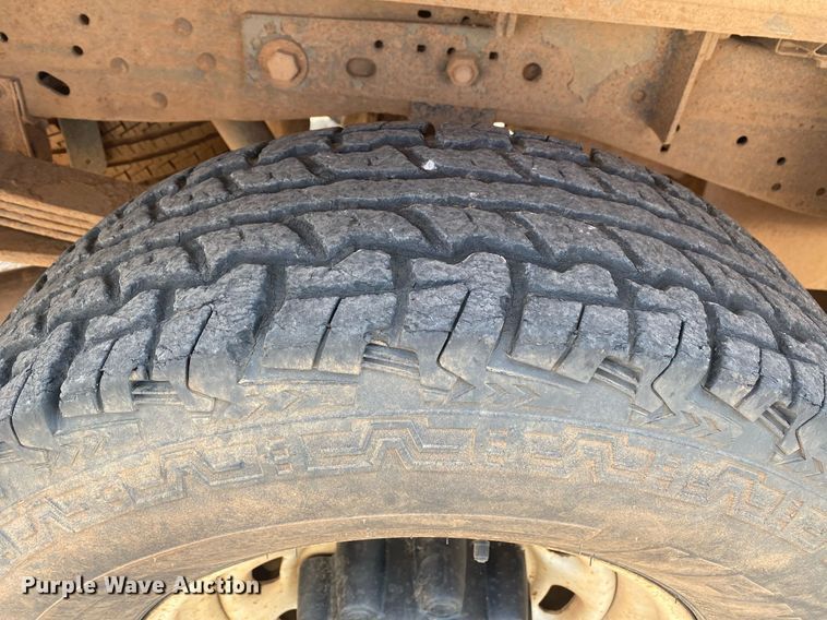 image for item KV9616 2004 Ford F350 Super Duty  Crew Cab pickup truck