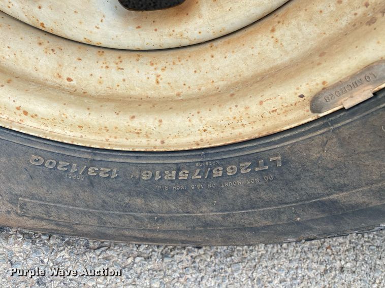 image for item KV9616 2004 Ford F350 Super Duty  Crew Cab pickup truck