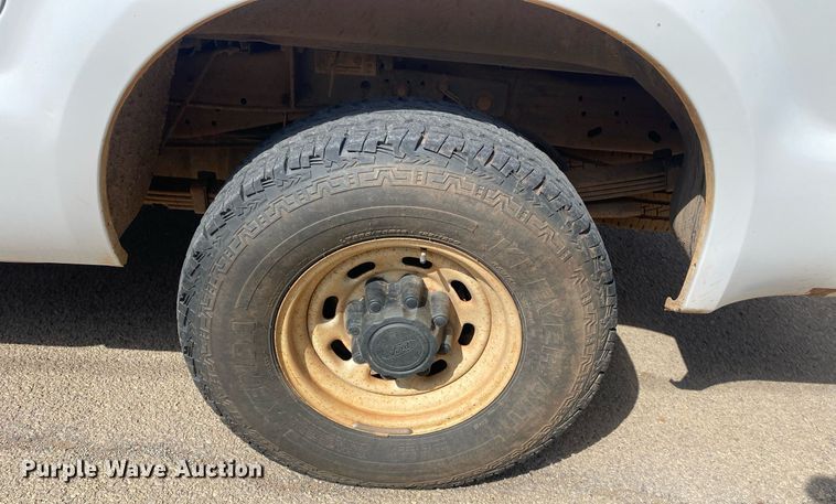 image for item KV9616 2004 Ford F350 Super Duty  Crew Cab pickup truck