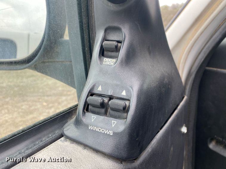 image for item KV9617 2002 Dodge Ram 2500  van