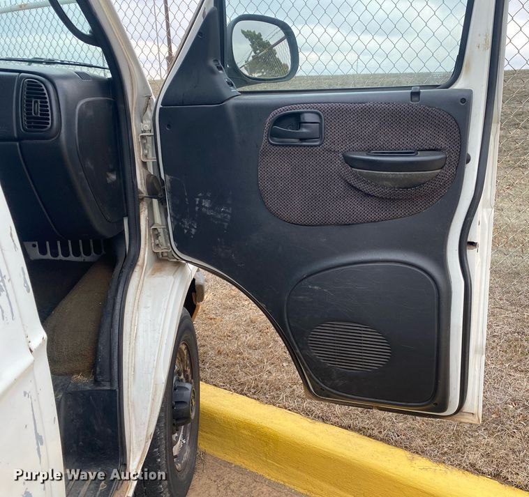 image for item KV9617 2002 Dodge Ram 2500  van