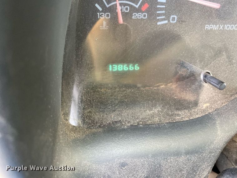 image for item KV9621 2001 Dodge Ram 2500  Quad Cab flatbed truck