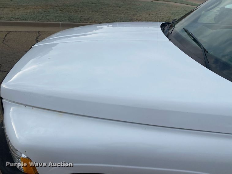 image for item KV9621 2001 Dodge Ram 2500  Quad Cab flatbed truck