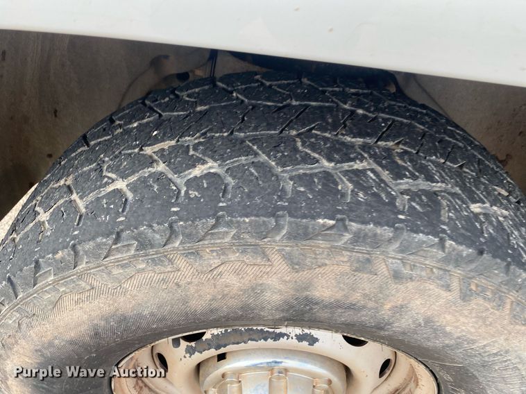 image for item KV9621 2001 Dodge Ram 2500  Quad Cab flatbed truck