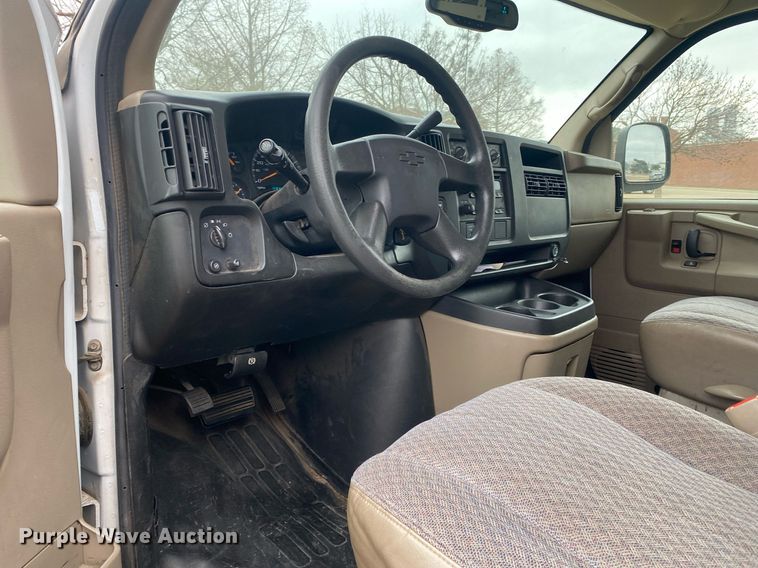 image for item KV9622 2007 Chevrolet Express 3500  van