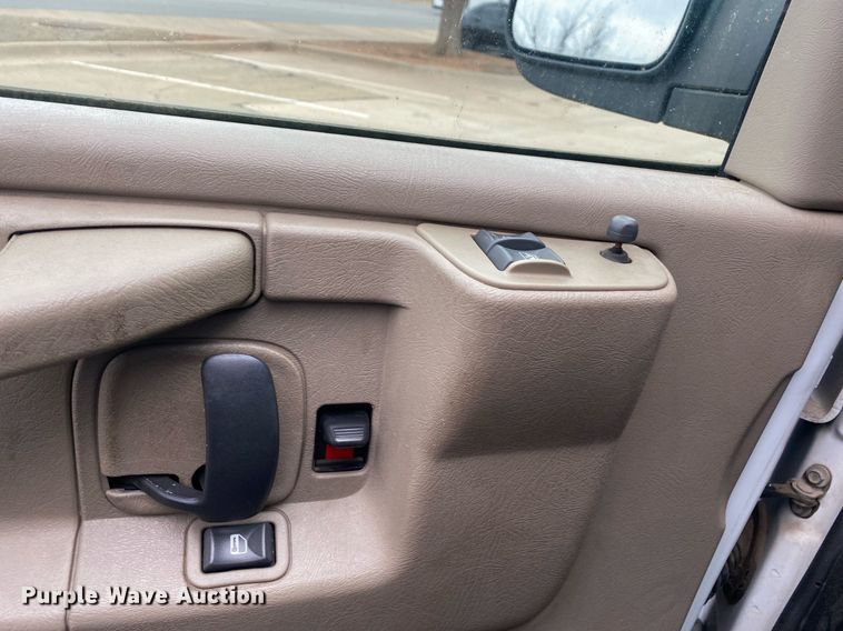 image for item KV9622 2007 Chevrolet Express 3500  van