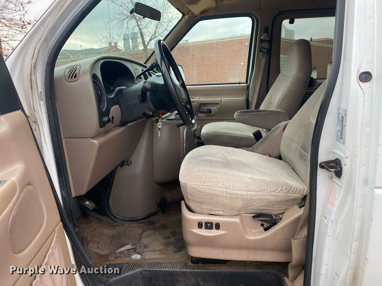 image for item KV9624 1998 Ford Club Wagon XLT  van