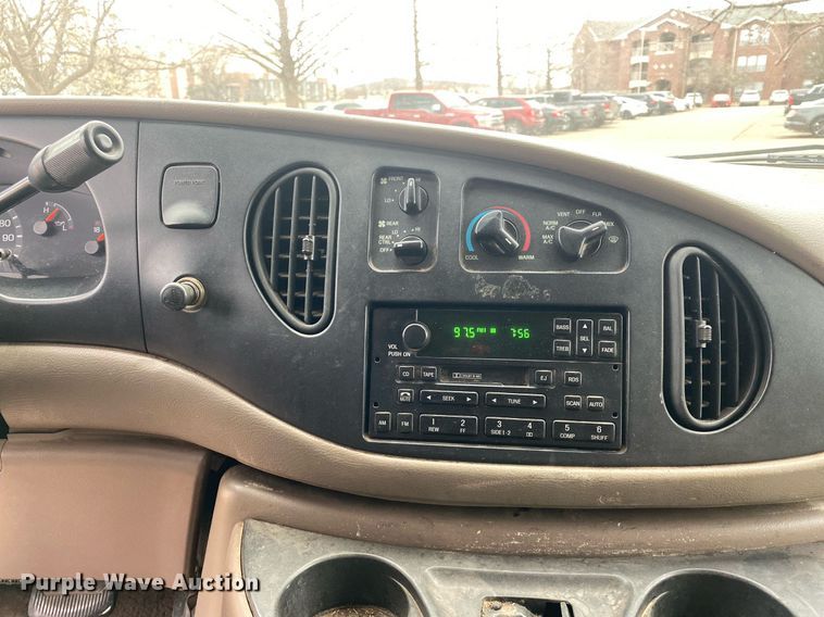 image for item KV9624 1998 Ford Club Wagon XLT  van