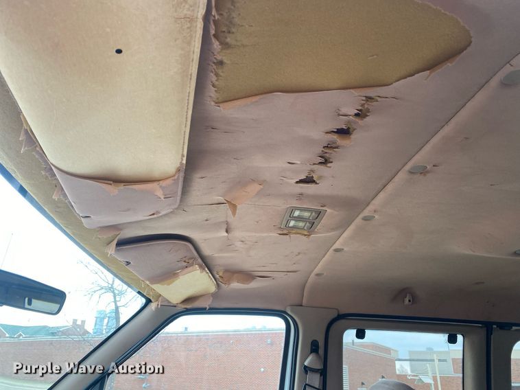 image for item KV9624 1998 Ford Club Wagon XLT  van