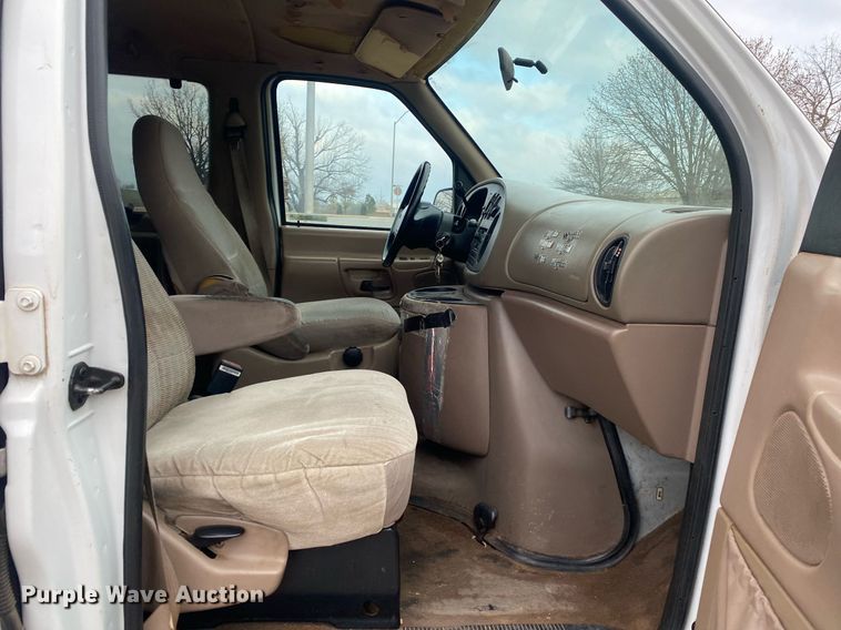 image for item KV9624 1998 Ford Club Wagon XLT  van