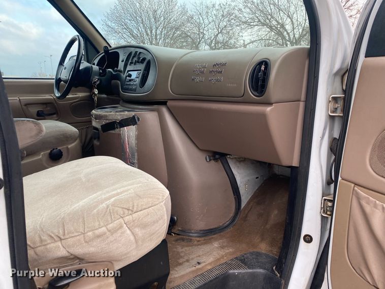 image for item KV9624 1998 Ford Club Wagon XLT  van