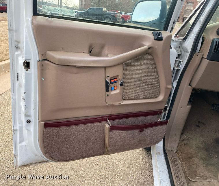 image for item KV9625 1996 Ford Aerostar XLT  van