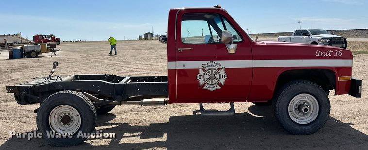 image for item KX9060 1984 Chevrolet K30  pickup truck cab and chassis