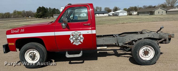 image for item KX9060 1984 Chevrolet K30  pickup truck cab and chassis