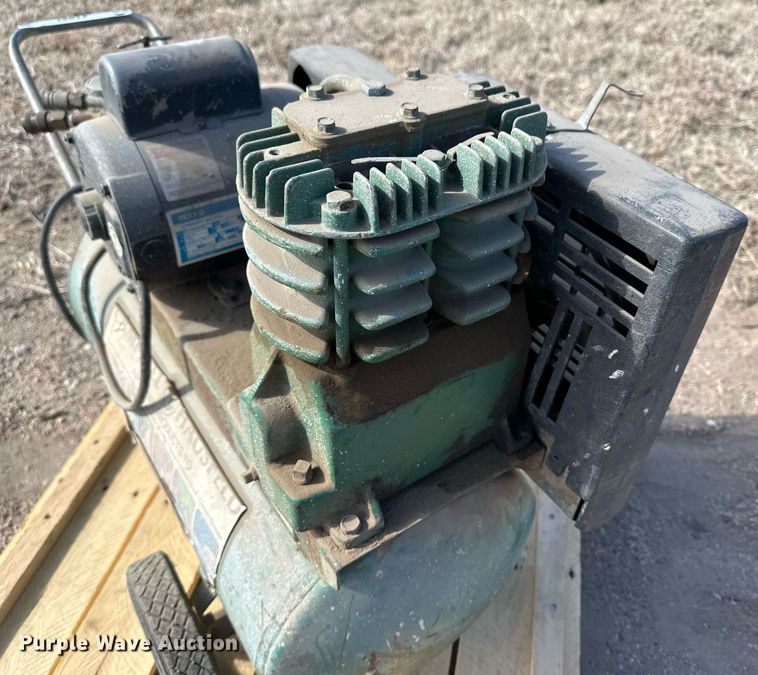 image for item KX9064 Campbell Hausfeld FL9504  air compressor