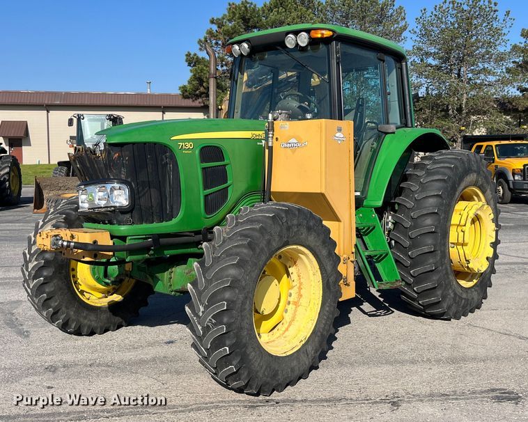 image for item LA9869 John Deere 7130 Premium  MFWD tractor
