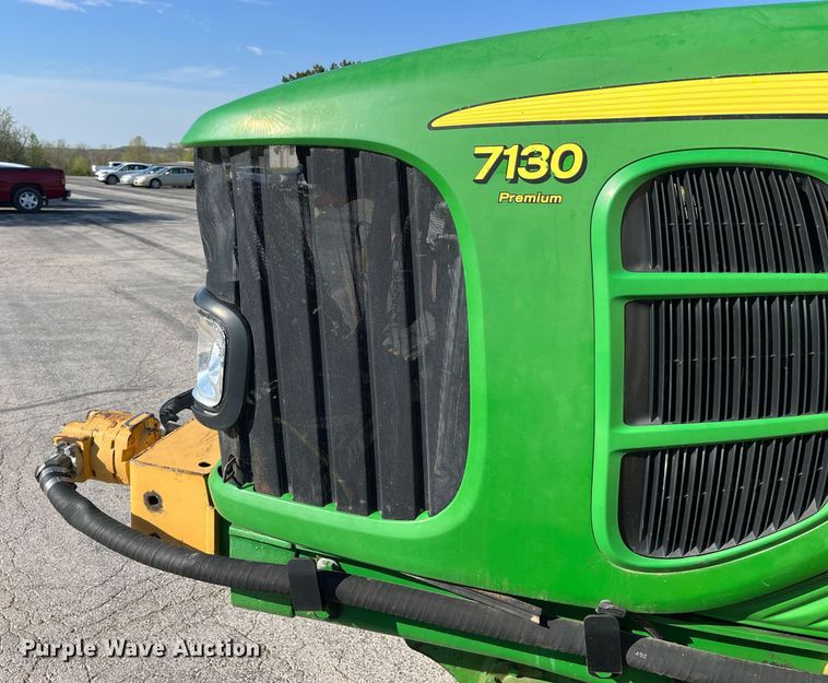 image for item LA9869 John Deere 7130 Premium  MFWD tractor