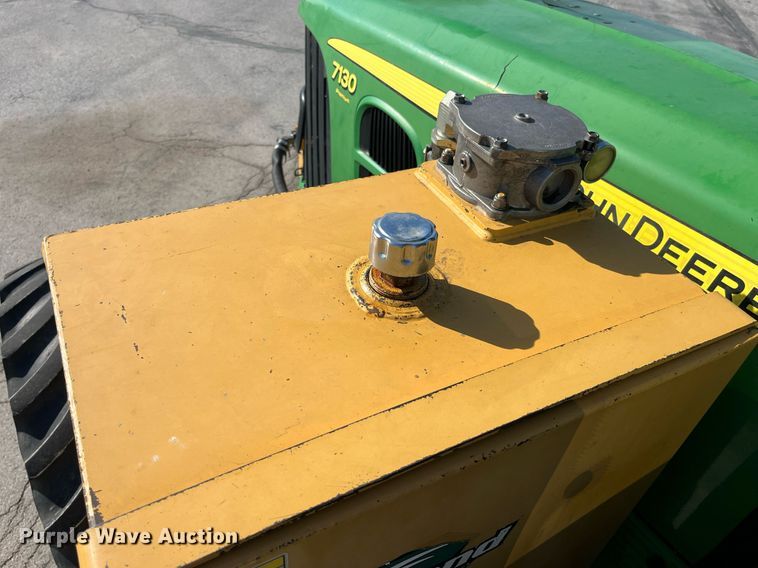 image for item LA9869 John Deere 7130 Premium  MFWD tractor