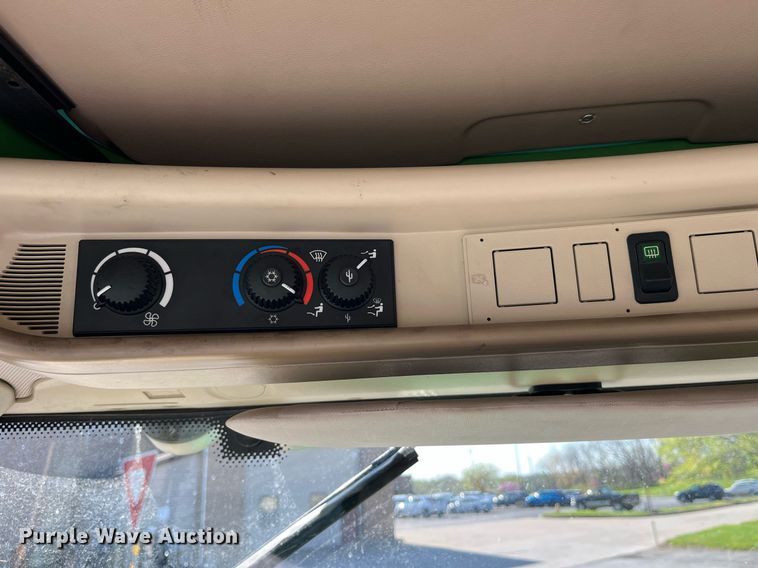 image for item LA9869 John Deere 7130 Premium  MFWD tractor