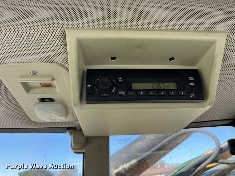 image for item LA9869 John Deere 7130 Premium  MFWD tractor