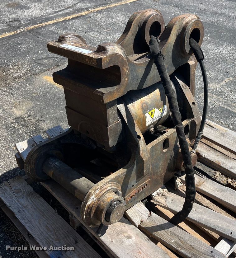 image for item LA9870 Helac  quick coupler