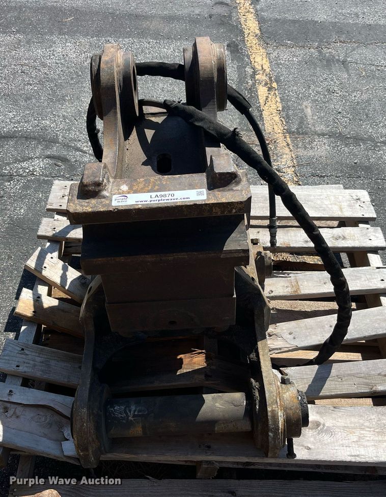 image for item LA9870 Helac  quick coupler