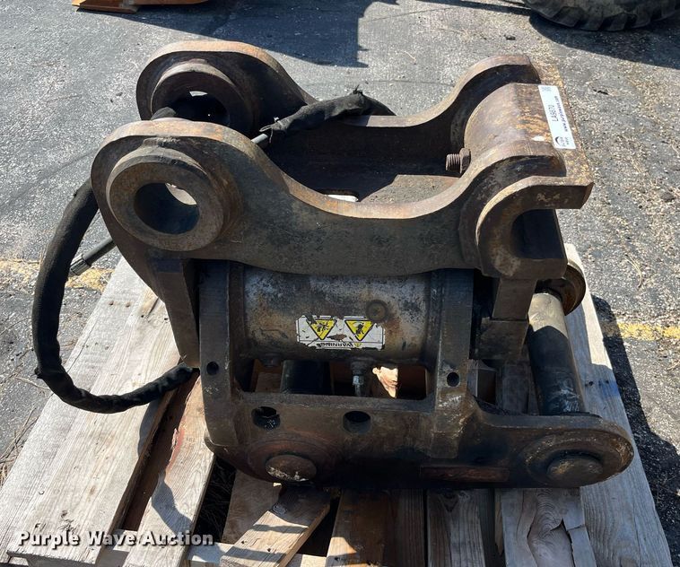 image for item LA9870 Helac  quick coupler