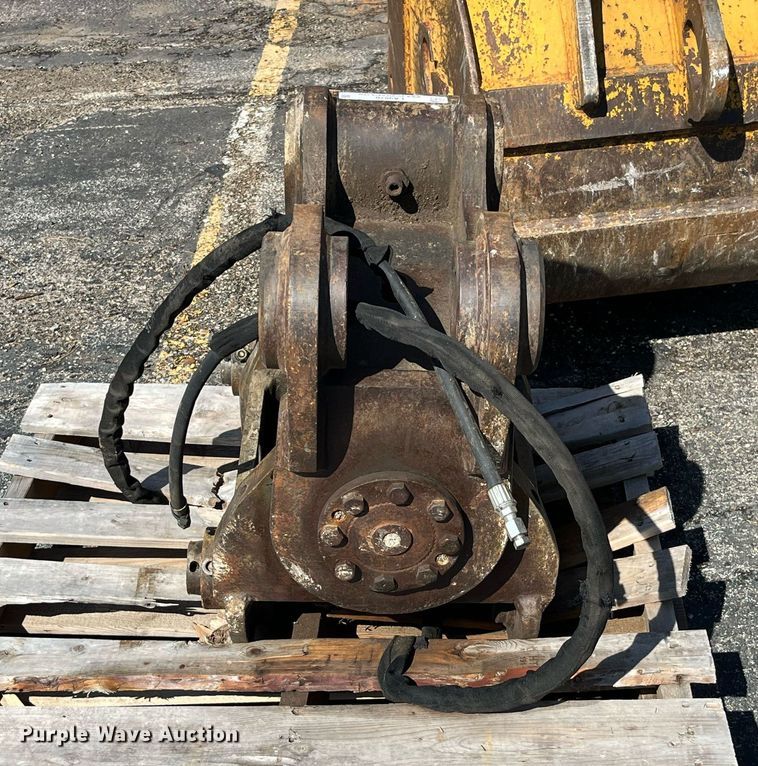 image for item LA9870 Helac  quick coupler