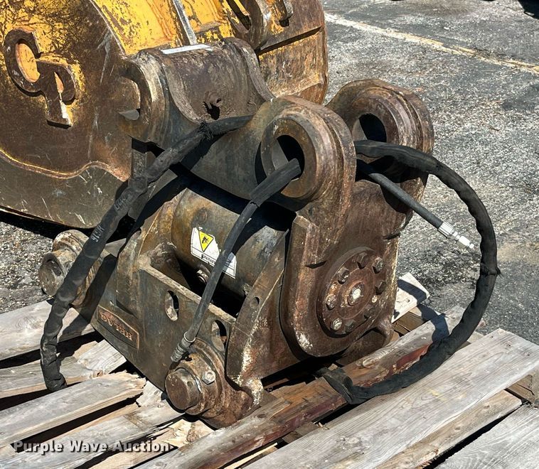 image for item LA9870 Helac  quick coupler