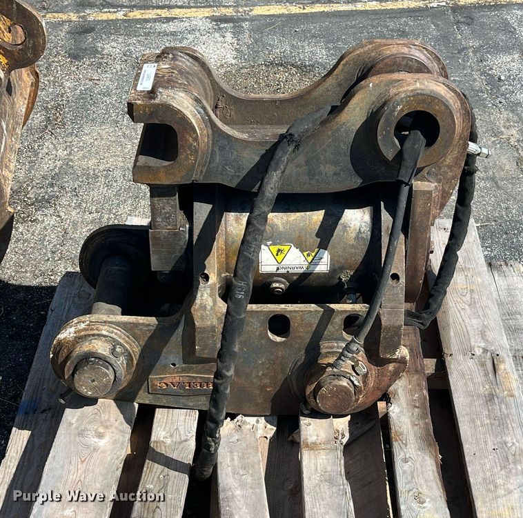 image for item LA9870 Helac  quick coupler