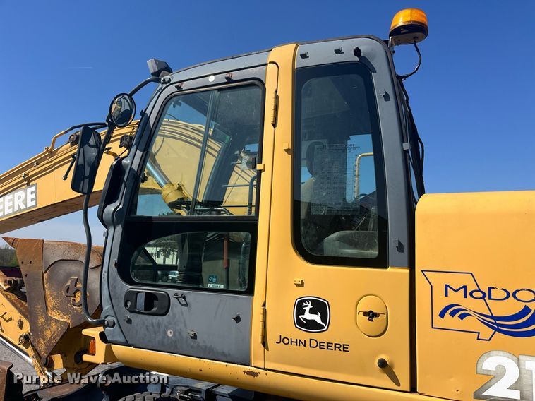 image for item LA9871 2007 John Deere 210CW  wheeled excavator