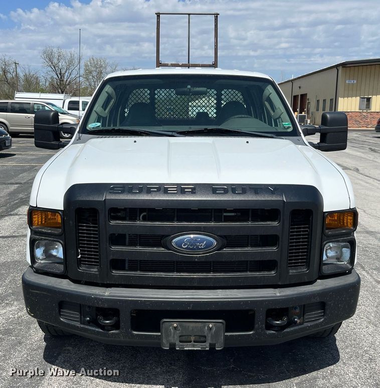 image for item LA9875 2008 Ford F250 Super Duty XL  Crew Cab flatbed pickup truck