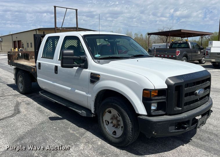 image for item LA9875 2008 Ford F250 Super Duty XL  Crew Cab flatbed pickup truck