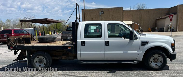 image for item LA9875 2008 Ford F250 Super Duty XL  Crew Cab flatbed pickup truck