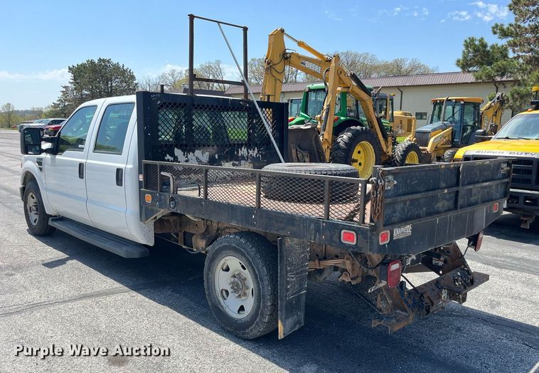 image for item LA9875 2008 Ford F250 Super Duty XL  Crew Cab flatbed pickup truck