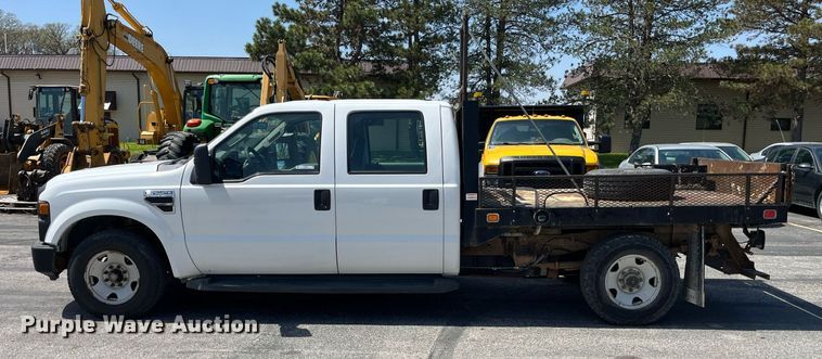 image for item LA9875 2008 Ford F250 Super Duty XL  Crew Cab flatbed pickup truck