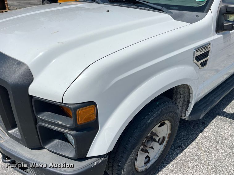 image for item LA9875 2008 Ford F250 Super Duty XL  Crew Cab flatbed pickup truck