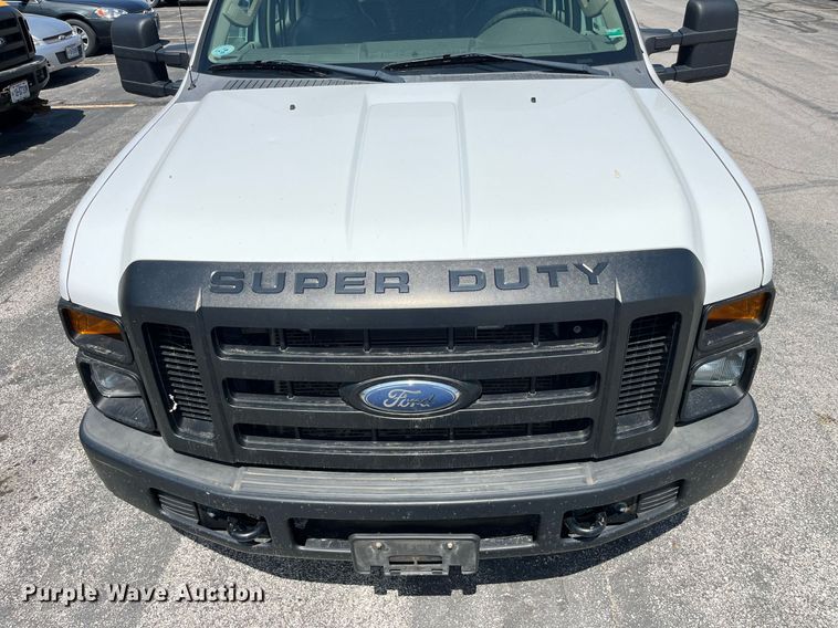 image for item LA9875 2008 Ford F250 Super Duty XL  Crew Cab flatbed pickup truck