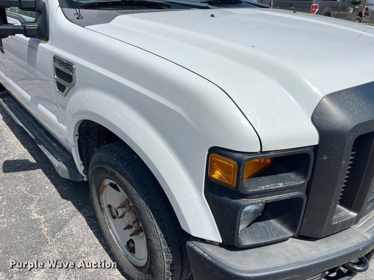image for item LA9875 2008 Ford F250 Super Duty XL  Crew Cab flatbed pickup truck