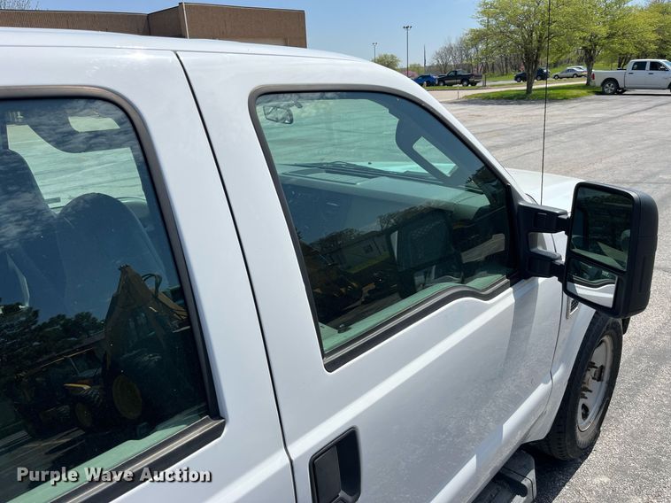 image for item LA9875 2008 Ford F250 Super Duty XL  Crew Cab flatbed pickup truck