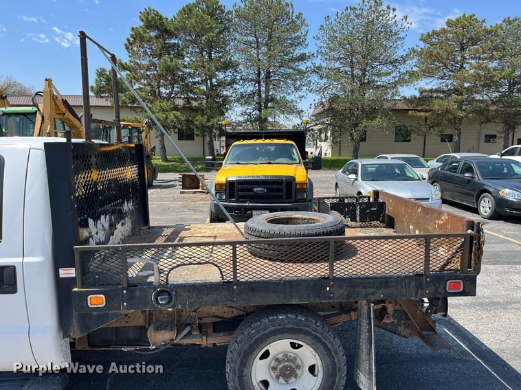 image for item LA9875 2008 Ford F250 Super Duty XL  Crew Cab flatbed pickup truck