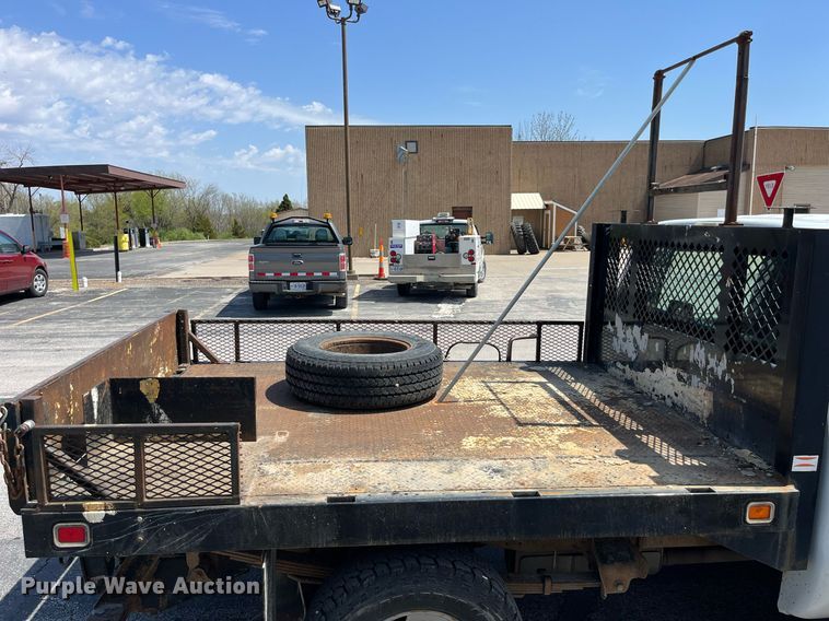 image for item LA9875 2008 Ford F250 Super Duty XL  Crew Cab flatbed pickup truck