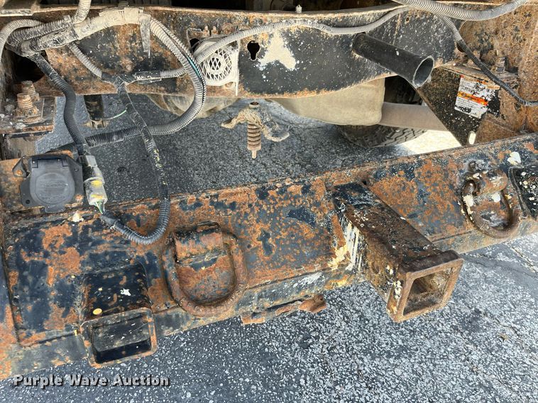 image for item LA9875 2008 Ford F250 Super Duty XL  Crew Cab flatbed pickup truck