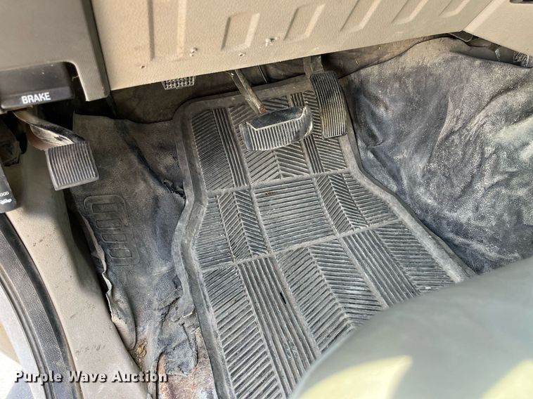 image for item LA9875 2008 Ford F250 Super Duty XL  Crew Cab flatbed pickup truck